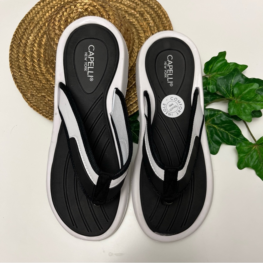 Capelli New‎ York Black and White Flip Flops